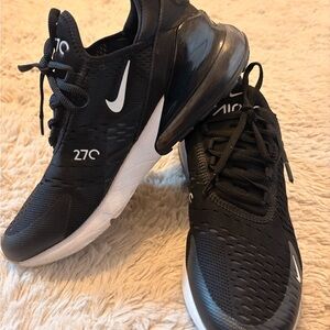 Nike Women's Black and White Air Max 270 Sneakers